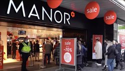 Manor baut seine Zentrale um, 38 Jobs werden gestrichen.