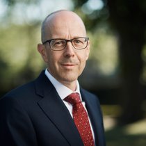 Thomas Heller ist immer voll investiert, aber falls etwas passieren würde, hat er Geld auf dem Konto, um vier bis sechs Monate zu überbrücken.