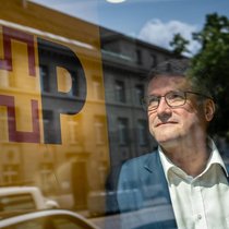 Verwaltungsratspräsident Christian Levrat gibt politisch Gegensteuer. Der ehemalige SP-Präsident verteidigt die Expansionsstrategie des Staatskonzerns.