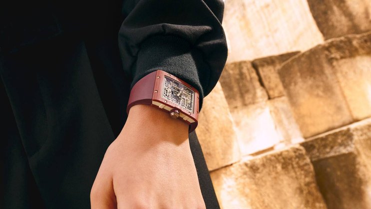 Extraflache Mechanik in einem Gehäuse aus Quarz TPT: RM1 6-02 Automatic Extraflat von Richard Mille.