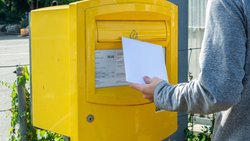 Ab 2027 werden Breife in der Schweiz teurer.
