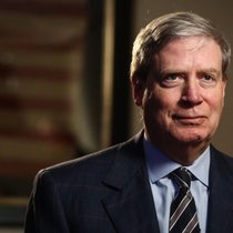 Die Finanzlegende Stanley Druckenmiller an einem Interview.