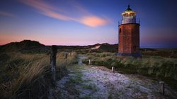 So still und romantisch kann Sylt sein: am alten Leuchtturm in Kampen oder im Sterne-Restaurant KAI3 mit Blick auf das Meer.