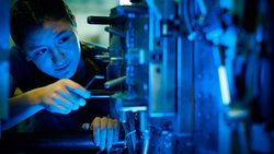 Welche Unternehmen sind ausgezeichnete Innovatoren? (Im Bild eine Szene bei Sonova)
