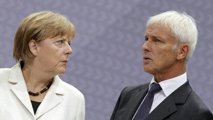 Krisenstimmung: Angela Merkel und VW-Chef Matthias Müller. Keystone