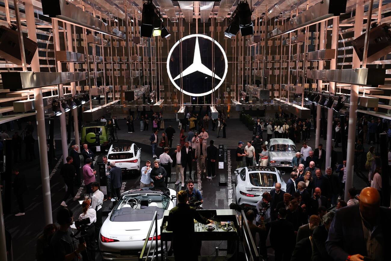 epa12360819 Visitors gather at the Mercedes pavilion during the world premiere of the GLC in Munich, Germany, 07 September 2025. The International Motor Show Germany IAA Mobility 2025 takes place in Munich from 09 to 14 September 2025, featuring numerous world premieres, and a special focus on electric mobility and digitization. EPA/ANNA SZILAGYI