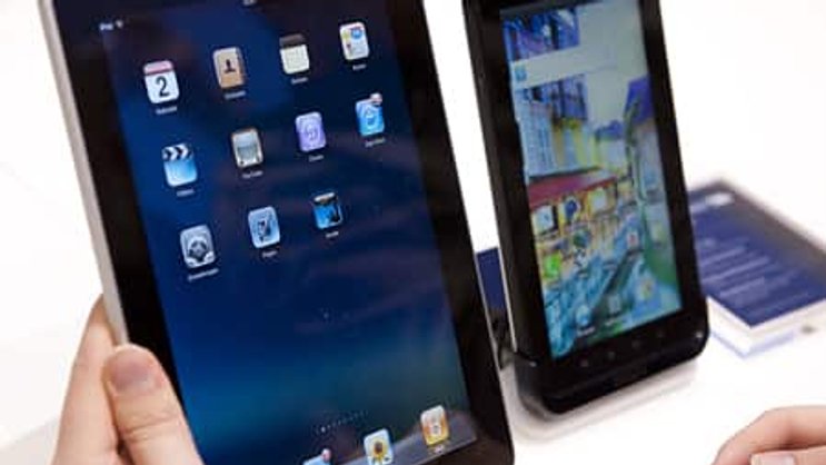 Unter anderem geht es um diese beiden Geräte: Apples iPad (links) und das Galaxy Tab von Samsung. (Bild: Keystone).