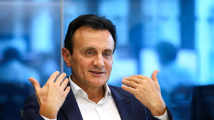 Chef des Pharmaunternehmens AstraZeneca, Pascal Soriot, bekam 2024 etwa 16 Millionen Franken.