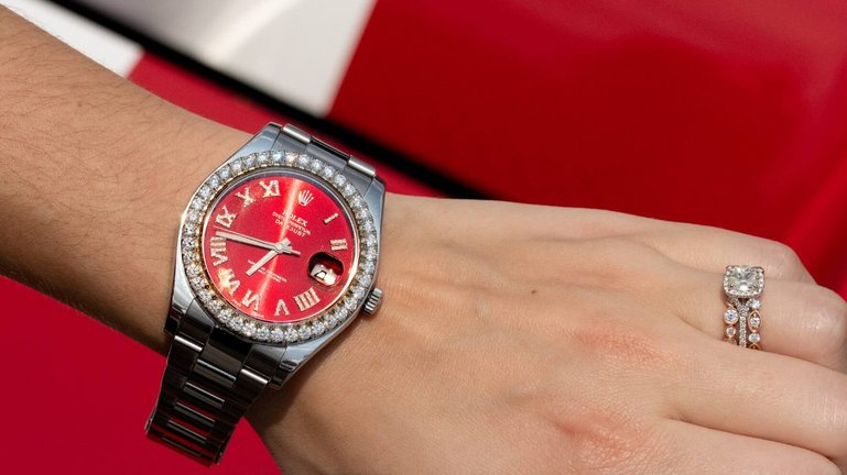 Rolex: Auch Frauen geben vor allem Geld für die Königin der Uhrenmarken aus.