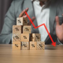 Die Renten werden künftig tiefer ausfallen, darum müssen Pensionskassen da sparen, wo kein Mehrwert geschaffen wird.