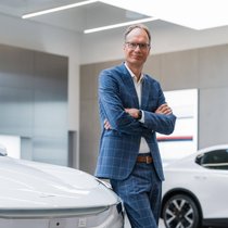 Neuer Besen: Der blau karierte dürfte sein Lieblingsanzug sein. Michael Lohscheller soll Polestar auf die nächste Stufe heben.