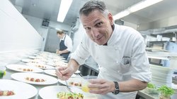 Spitzenkoch: Heiko Nieder (47) ist seit 2008 Küchenchef in «The Restaurant» im Zürcher Hotel Dolder Grand, wo er zwei Sterne und 19 Punkte erkocht hat. 2019 war er «Koch des Jahres».