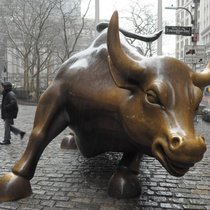 Der Wall Street Bull in New York (5. März 2025).