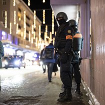 Polizisten an der Promenade am WEF 2024: Das Wirtschaftstreffen nimmt Davos immer drastischer in Beschlag.
