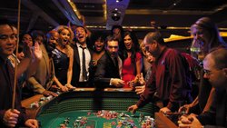 Szene aus «Les Infidèles»: Beim Roulette werden die Wahrscheinlichkeiten intuitiv völlig falsch eingeschätzt. Die Casinos profitieren davon.