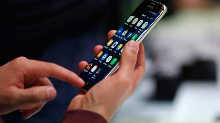 Im Crash Test: Das Samsung Galaxy S7 Edge. Keystone