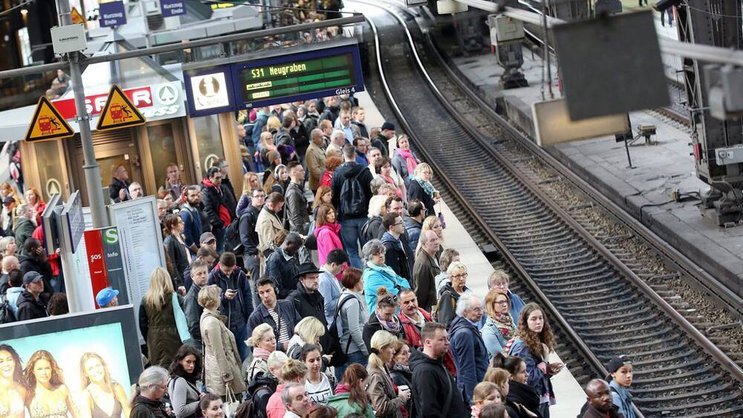 Unverhältnismässig: Unter dem Streik der Lokführer leiden Millionen Menschen. Keystone