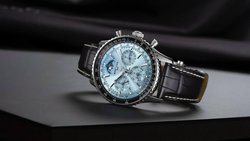 Die legendäre Fliegeruhr erhält ein eisblau-platiniertes Update mit dem hochmodernen Manufakturkaliber B19.