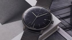 Die legendäre Max-Bill-Uhr von Junghans bekommt Zuwachs – in Schwarz.