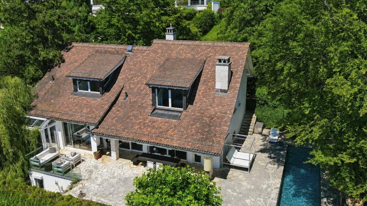 Diese 8,5-Zimmer-Villa in Erlenbach ZH wird für 9,8 Millionen Franken verkauft.