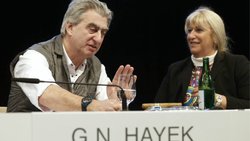Geschwister Nick und Nayla Hayek übernahmen Uhrenriesen Swatch einst vom Vater.