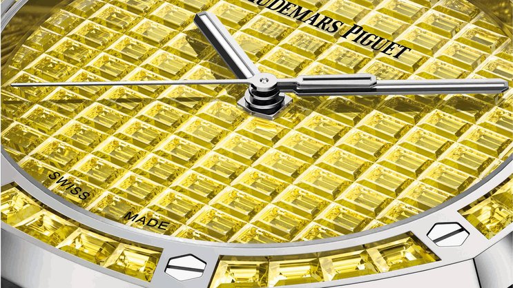 Bei den Royal Oak Selfwinding Sets sind die Steine so gesetzt, dass nicht zu sehen ist, wie sie festgemacht sind.