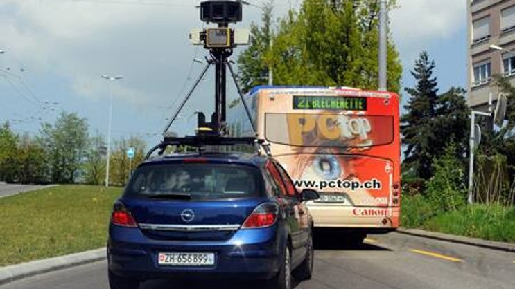 Google-Auto bei Street-View-Aufnahmen in Lausanne (Bild: Keystone)