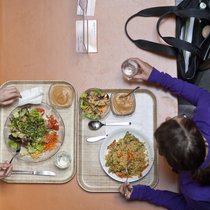 Die Arbeitswelt ändert sich – und mit ihr unser Verpflegungsverhalten während der Arbeitszeit.