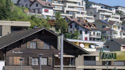 Die Preise für Einfamilienhäuser sanken im April leicht, jene für Eigentumswohnungen stagnierten weitgehend.