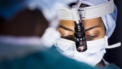 Chirurgin bei der Arbeit: In Sachen Kardiologie ragt das Universitätsspital Zürich heraus.