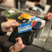 Loyalitätsprogramme sind beliebt: 62 Prozent der Schweizer nutzen mindestens einmal im Monat Angebote wie Cumulus oder Supercard.