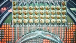 Lottoziehung von Swisslos: Um alle Kombinationen zu spielen und somit den Jackpot auf sicher zu haben, bräuchte es 15,5 Millionen Lottoscheine.