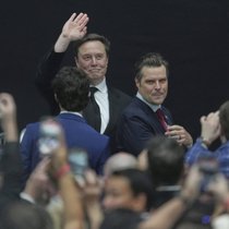 Elon Musk, der reichste Mensch der Welt, schafft die wertvollste Privatfirma der Welt.