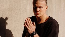 UNIKAT AM HANDGELENK ManCity-Stürmer Erling Haaland mit seiner Micromilspec.