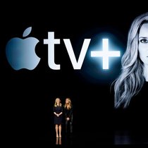 Neuer Netflix-Konkurrent: Die Schaupsielerinnen Reese Witherspoon (l.) und Jennifer Aniston arbeiten künftig mit Apple zusammen.