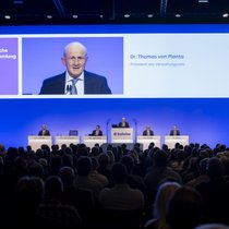 Bitte nur mit Titel: Dr. Thomas von Planta, Präsident des Verwaltungsrats, an der ausserordentlichen GV der Baloise Gruppe in Basel 23. Mai 2025. Inzwischen ist er Präsident der Fusionierten Helvetia Baloise Holding.