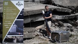 Schlangenförmige Roboter der Firma Roboa für unterschiedliche Einsätze.