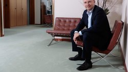 Severin Schwan: Schwaches Wachstum, auslaufende Patente, sinkender Aktienkurs - der Roche-Vormann ist gefordert.