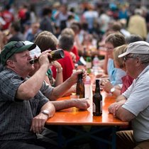 Die Menschheit und der Alkohol: Erst der Alkohol ermöglichte unsere heutige Zivilisation.Keystone