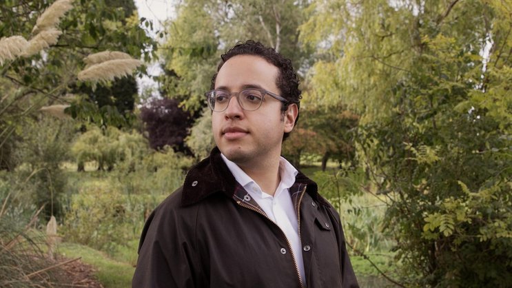 Hamza Lemssouguer auf seinem Bauernhof außerhalb von London.