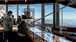 Uhrenladen «High Time»: Das Kirchhofer/Embassy-Imperium reicht bis auf das Jungfraujoch.