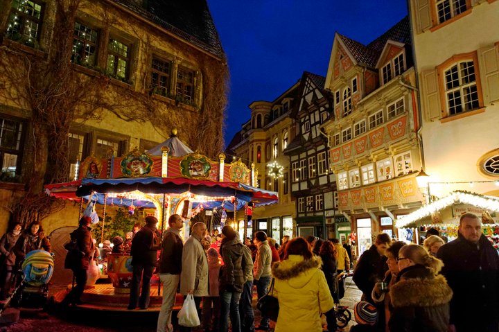 Weihnachtsmarkt in der Altstadt von Quedlinburg.