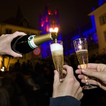 Feier zum Jahreswechsel in Lausanne: Champagner fliesst in der Silvesternacht in Strömen.