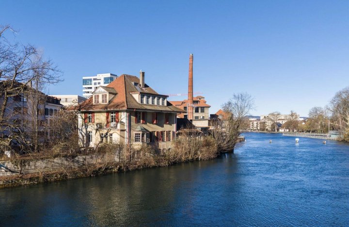 Die Villa zur Schützenlinde liegt in Thun BE direkt an der Aare.