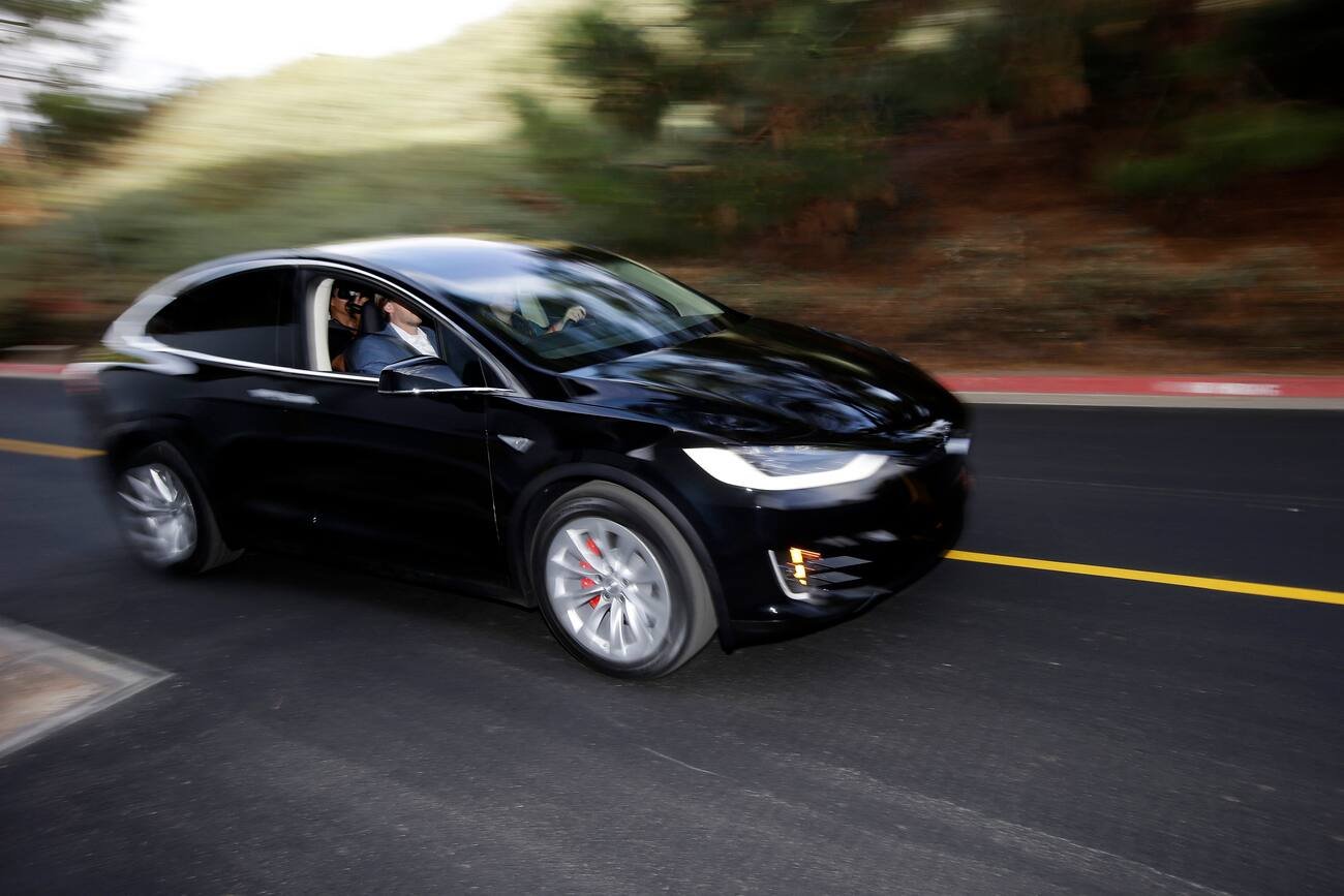Tesla_X