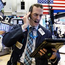 US-Anleger und -Anlegerinnen haben derzeit die rosarote Brille auf (im Bild: Händler an der New York Stock Exchange).