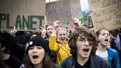 Klima-Demonstration: Arbeitgeber müssen den CO2-Ausstoss ihres Unternehmens reduzieren – dafür braucht es einen Plan.