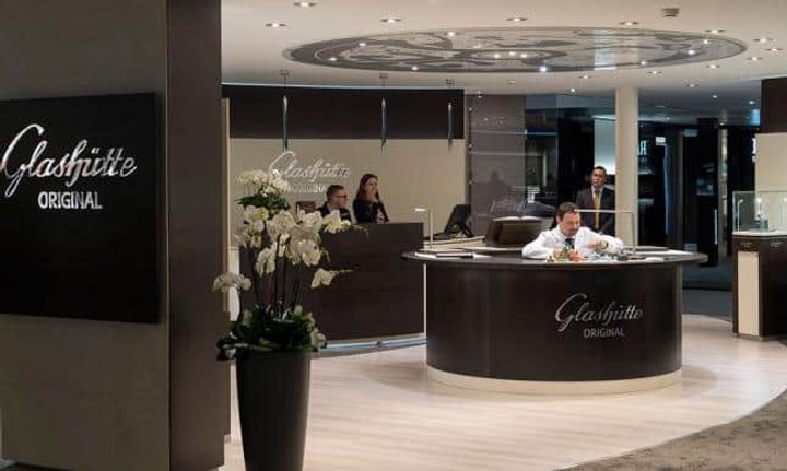 glashuette-stand-baselworld-2017.jpg