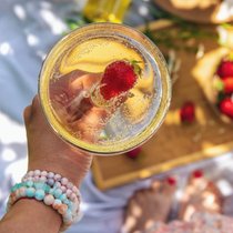 Erdbeeren und Schaumwein gelten als das Traumpaar. Noch perfekter wird es, wenn ein bisschen Restsüsse mit im Spiel ist.