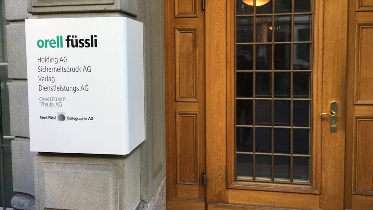 Eingang zum Hauptsitz von Orell Füssli in Zürich Wiedikon.